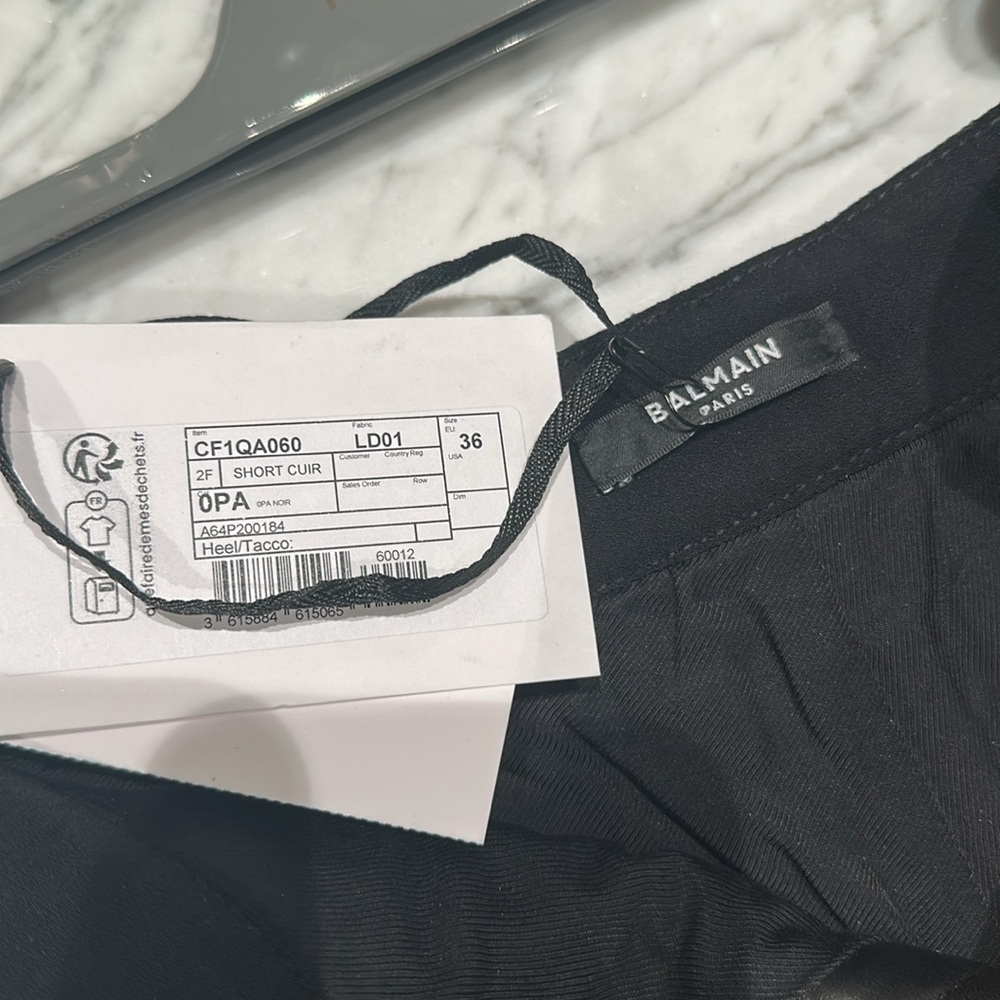BALMAIN
Black Quilted Leather Shorts - Picture 9 of 10